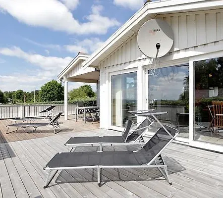 Three-bedroom Holiday In 37
