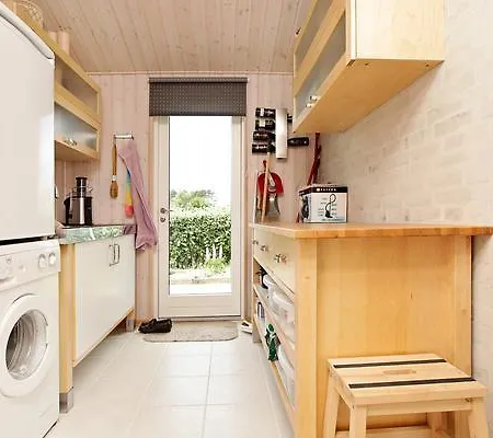 Feriehus Three-bedroom Holiday In 37 *