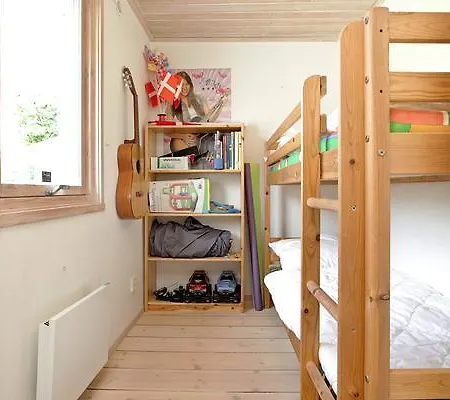 Three-bedroom Holiday In 37 *