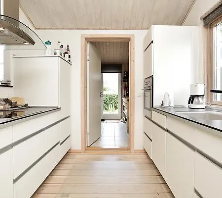 Three-bedroom Holiday In 37 Feriehus