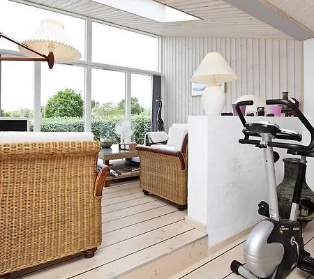 Three-bedroom Holiday In 37 * Ebeltoft