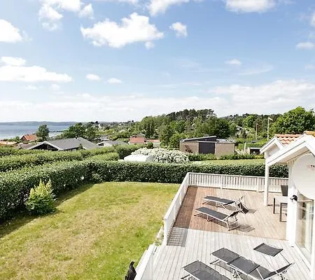 Three-bedroom Holiday In 37 Feriehus