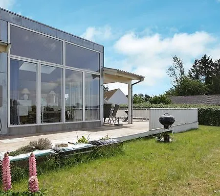 Feriehus Three-bedroom Holiday In 37 Ebeltoft